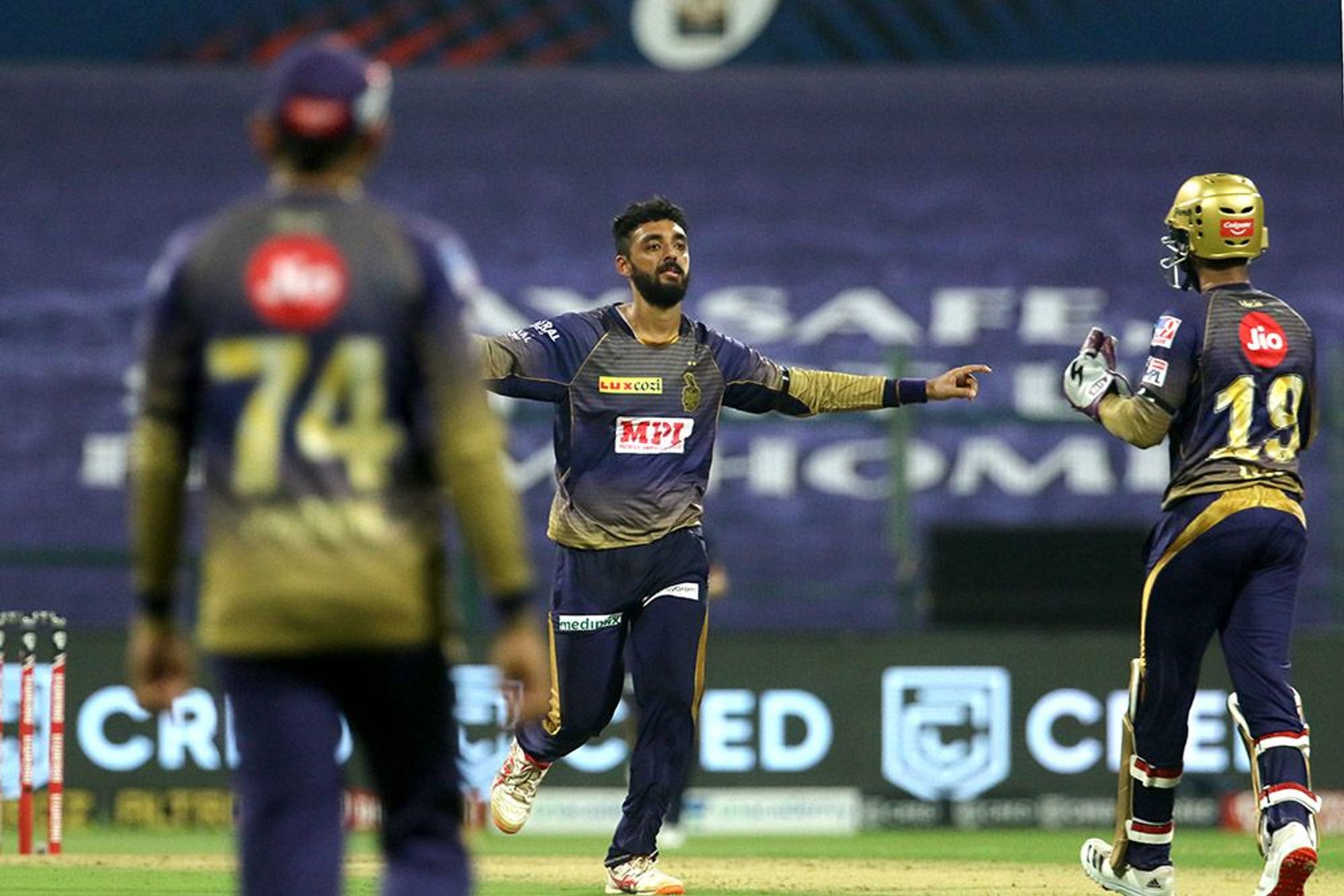 IPL 2022 | Kolkata Knight Riders can use Varun Chakravarthy during death overs, feels Irfan Pathan