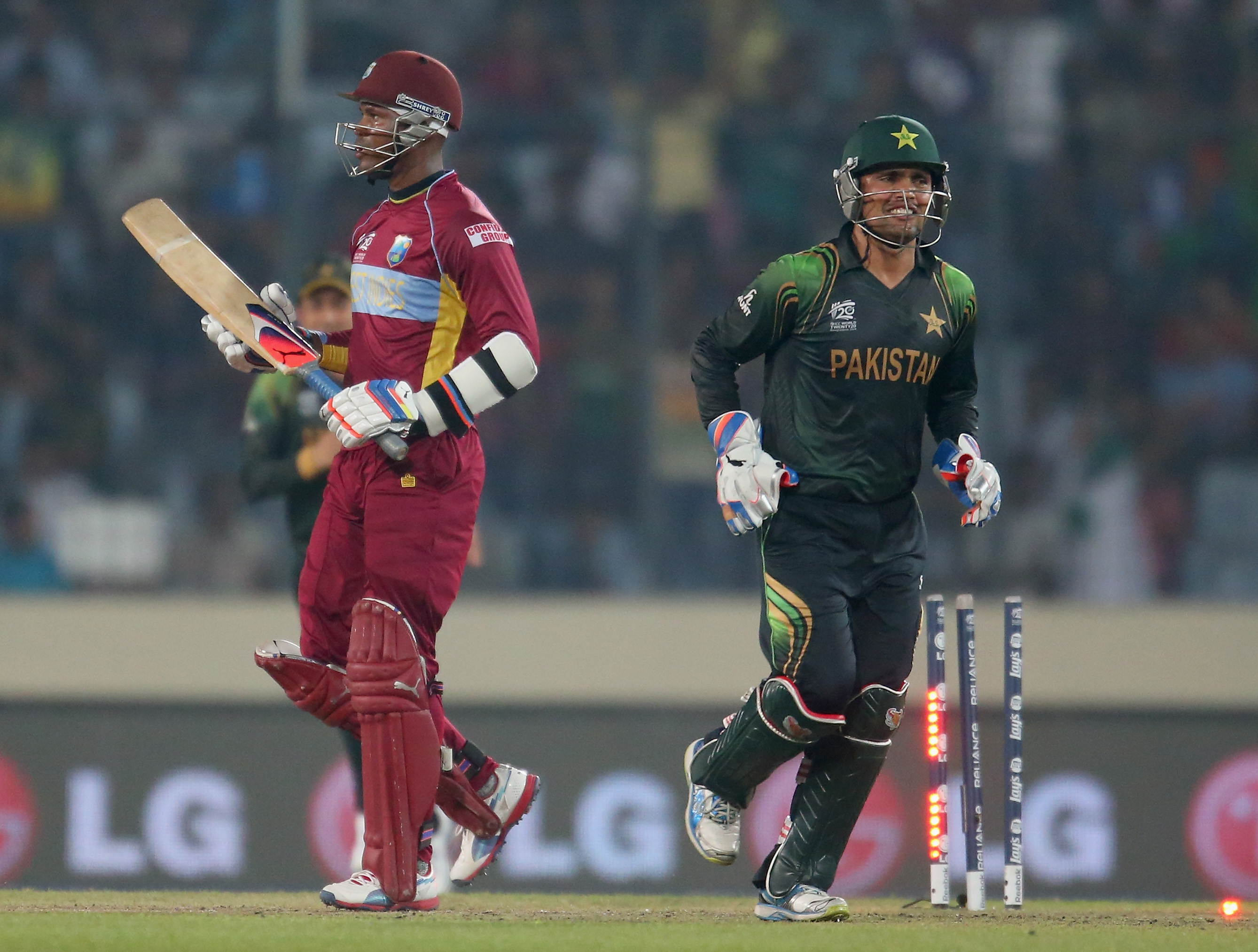 WATCH: Mohammed Amir left stunned after Kamran Akmal deliberately misses a catch