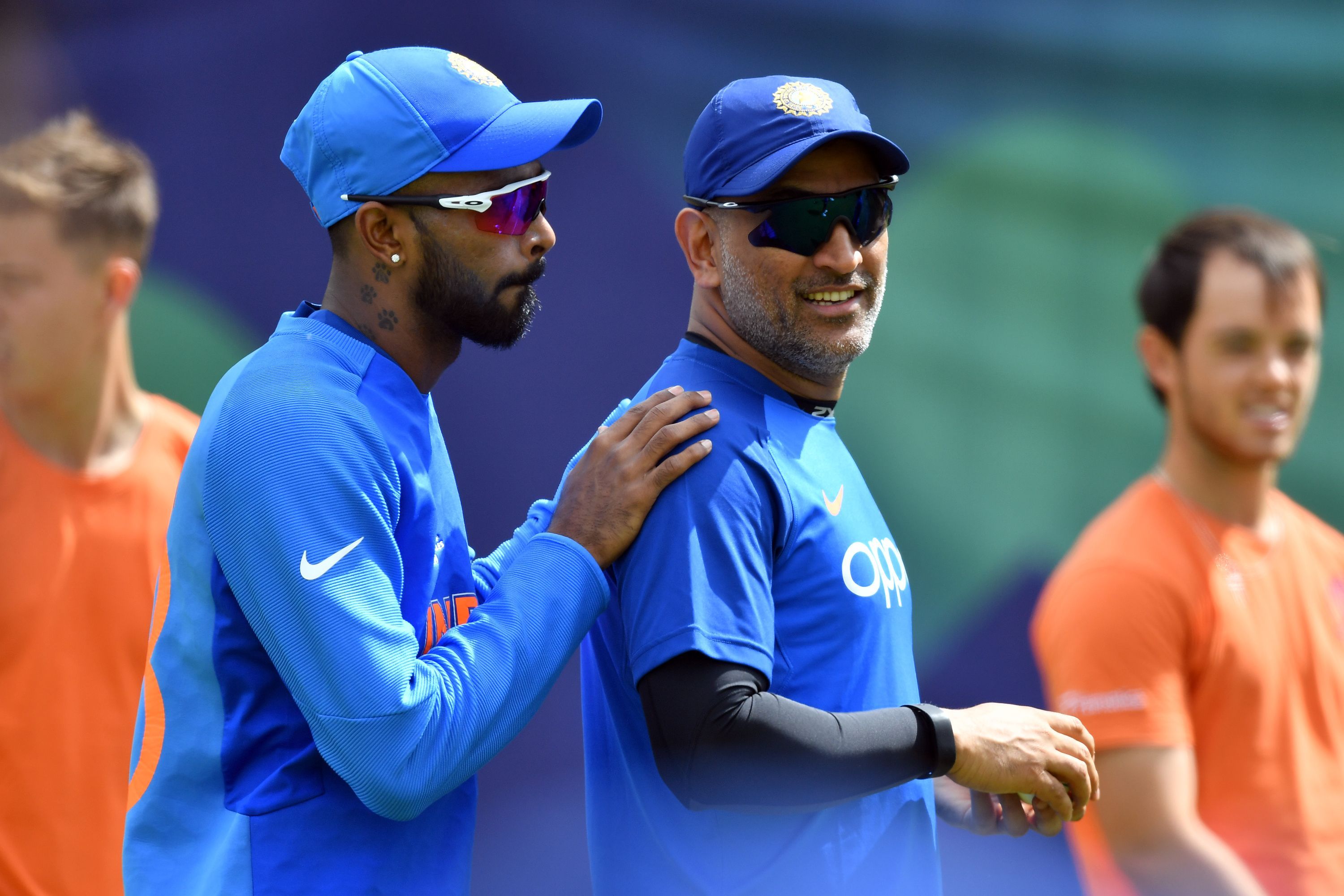 Hardik Pandya (L) with MS Dhoni 