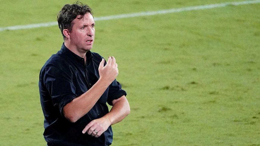 Robbie Fowler feels that his boys are giving everything on the pitch