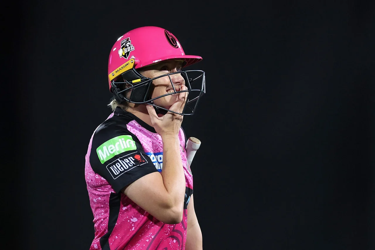 WBBL | Twitter in awe as Caoimhe Bray and Alyssa Healy enthrall crowd with unique relay attempt