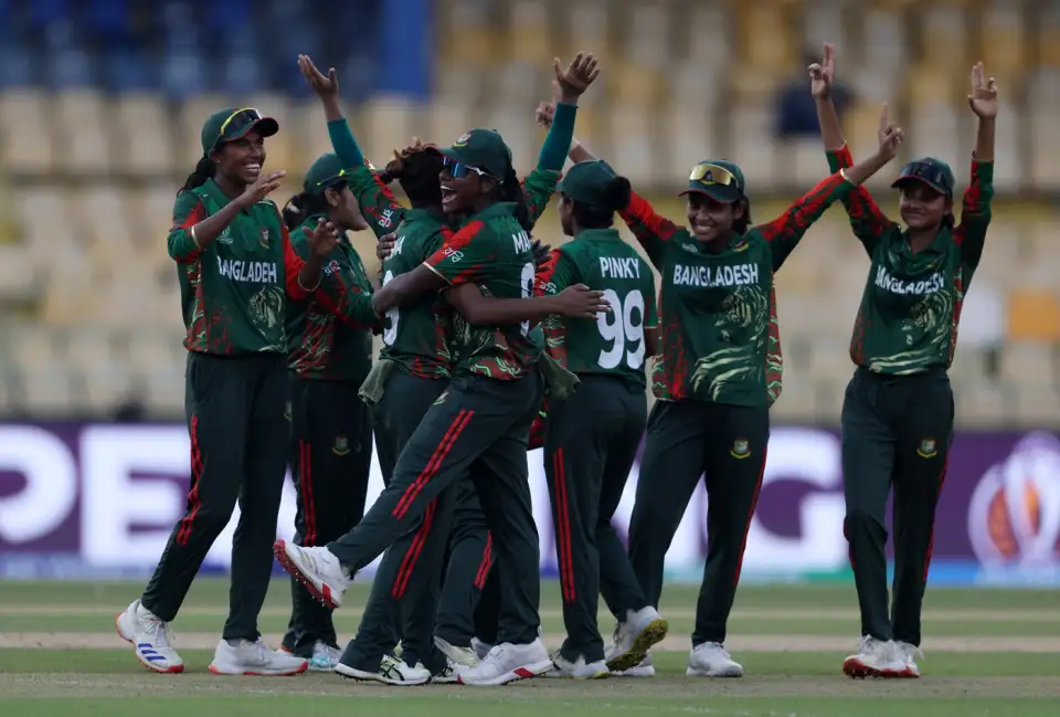PAK-W vs BAN-W | Twitter reacts as Bangladesh express their amusement in full glory after horrid hit-wicket