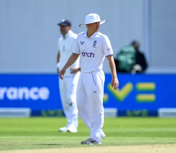 WATCH, County Championship | Lancashire wicketkeeper Marty Hurst lands awkwardly after comical fumble with slip fielder