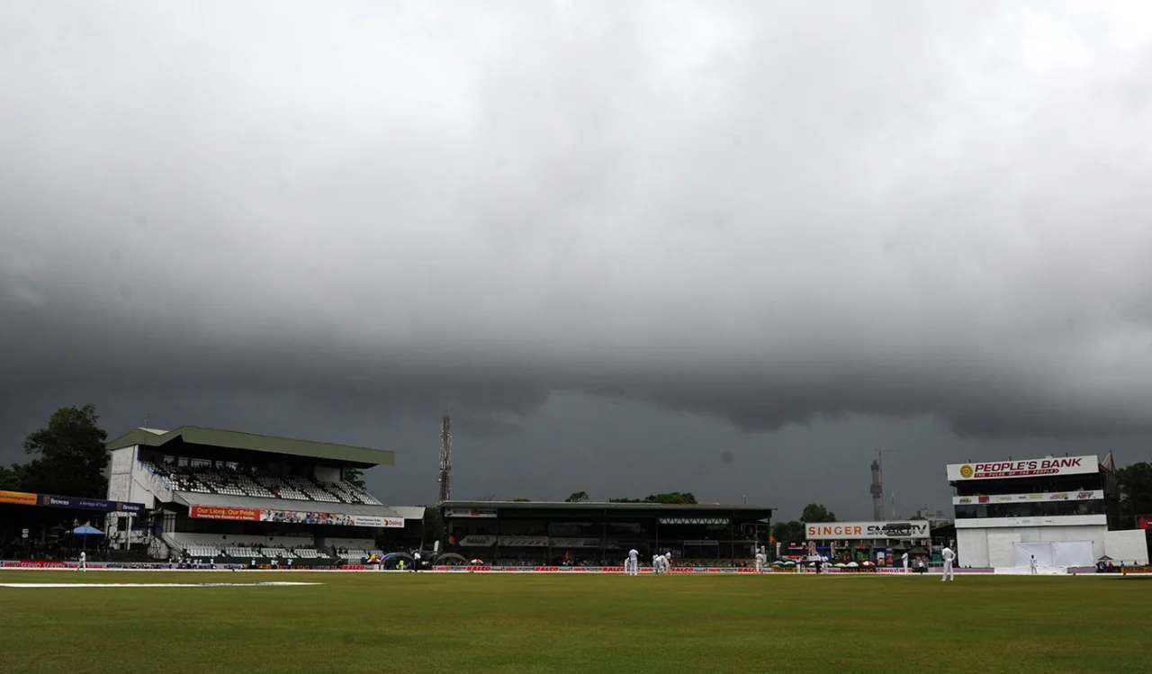 SL vs BAN | Twitter wide-eyed as apocalyptic weather in Colombo leads to strong gales uprooting stumps
