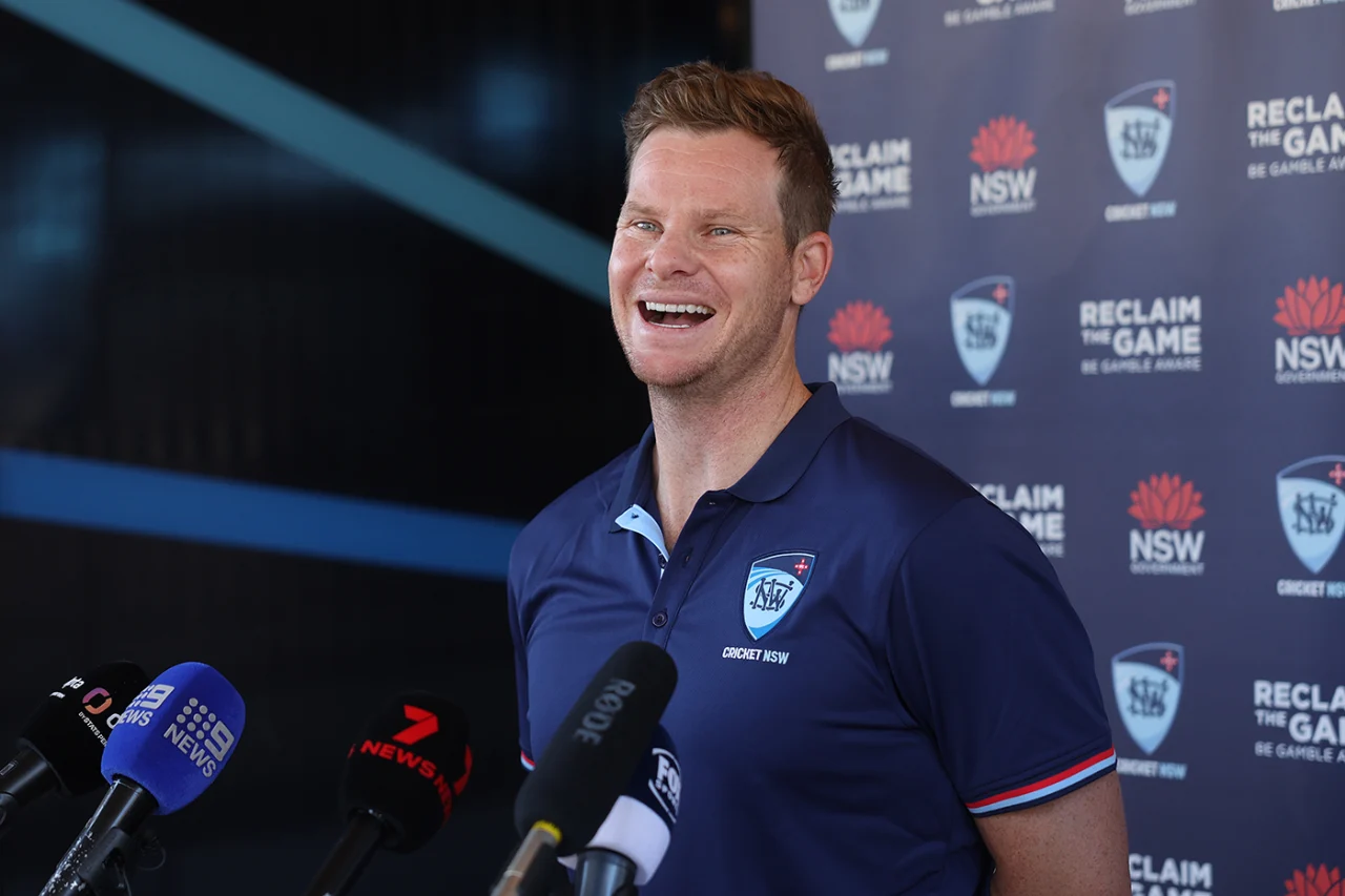 The Ashes | Twitter unimpressed as desperate Steve Smith burns DRS unnecessarily with ordinary call