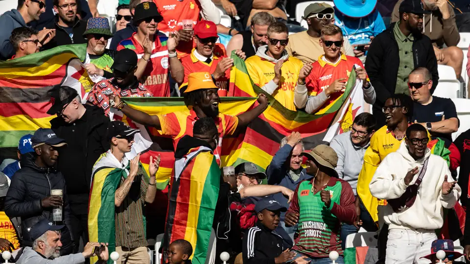 ENG vs ZIM | Twitter and Zimbabwe fans ecstatic as surprised Curran returns to crease courtesy DRS shock