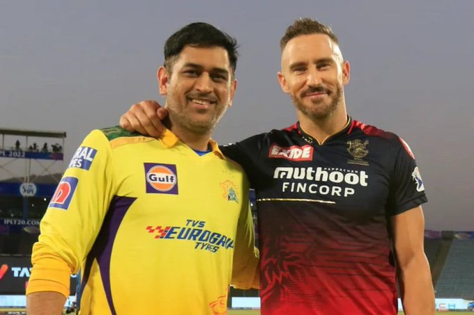 Faf du Plessis has heaped praise on MS Dhoni in an RCB Podcast.